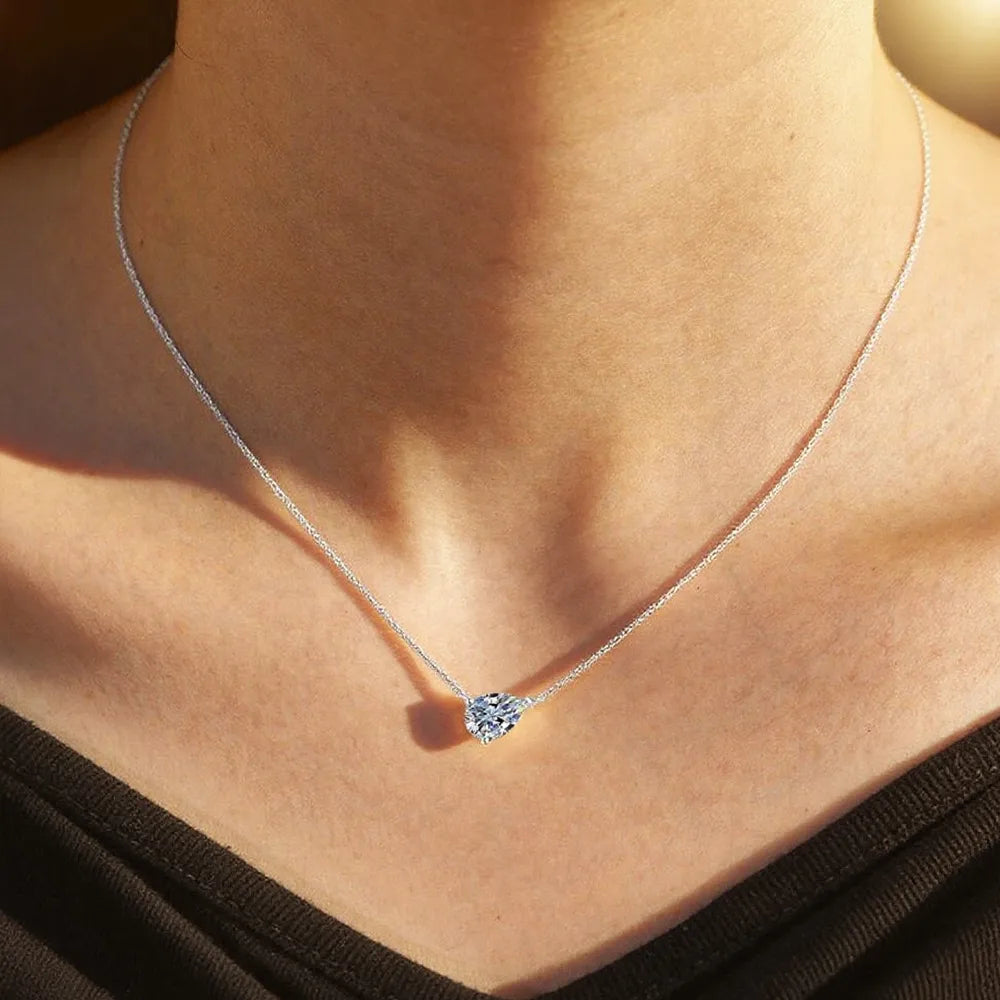 Goutte — collier porté au cou.