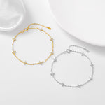 Flore — bracelets à petits motifs floraux ; une pièce, finition à confirmer.