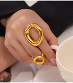Ovale — exemple de bagues portées à la main ; une bague par commande.